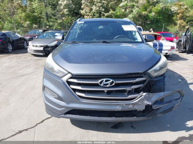 KM8J33A4XGU188068 Hyundai TUCSON SE