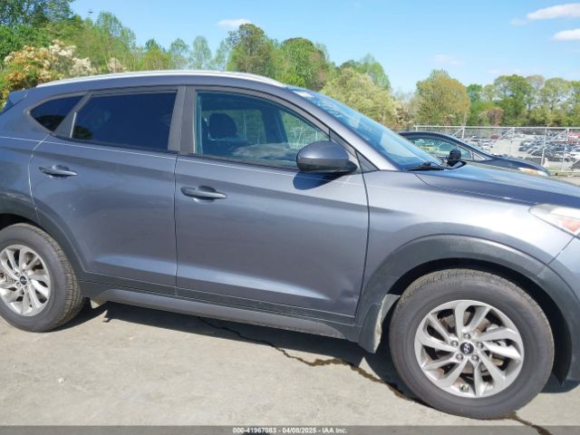 KM8J33A4XGU188068 Hyundai TUCSON SE
