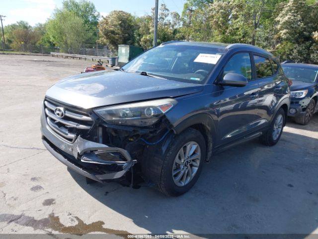 KM8J33A4XGU188068 Hyundai TUCSON SE