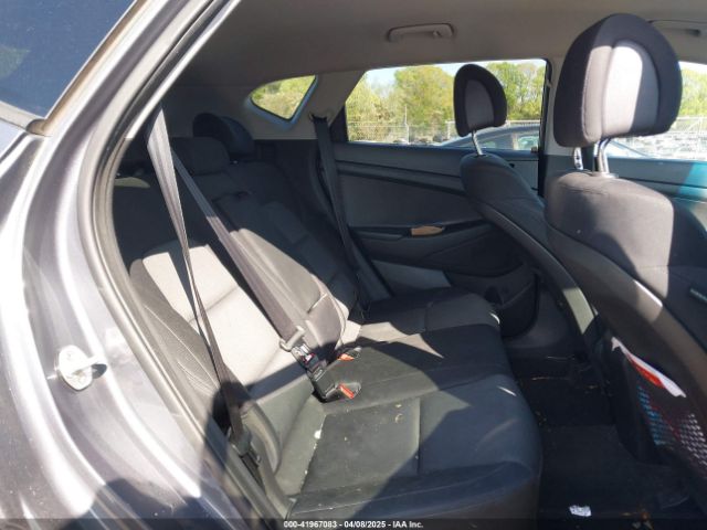 KM8J33A4XGU188068 Hyundai TUCSON SE
