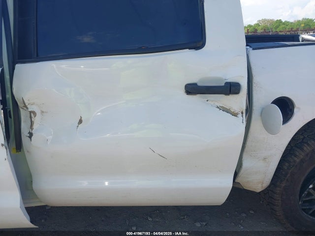 5TFDY5F11JX709794 Toyota Tundra Sr5 5.7l V8