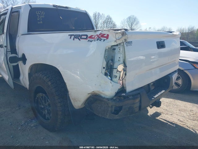 5TFDY5F11JX709794 Toyota Tundra Sr5 5.7l V8