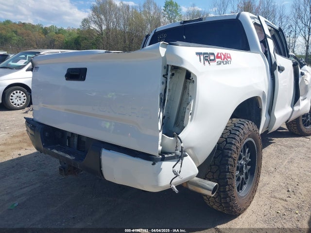 5TFDY5F11JX709794 Toyota Tundra Sr5 5.7l V8