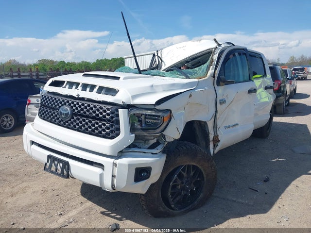 5TFDY5F11JX709794 Toyota Tundra Sr5 5.7l V8