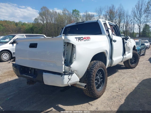 5TFDY5F11JX709794 Toyota Tundra Sr5 5.7l V8