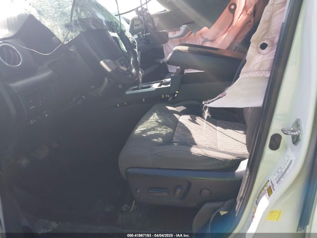 5TFDY5F11JX709794 Toyota Tundra Sr5 5.7l V8