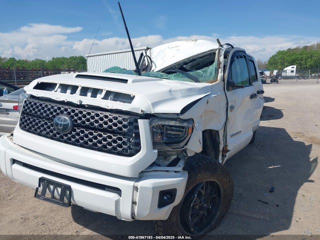 5TFDY5F11JX709794 Toyota Tundra Sr5 5.7l V8