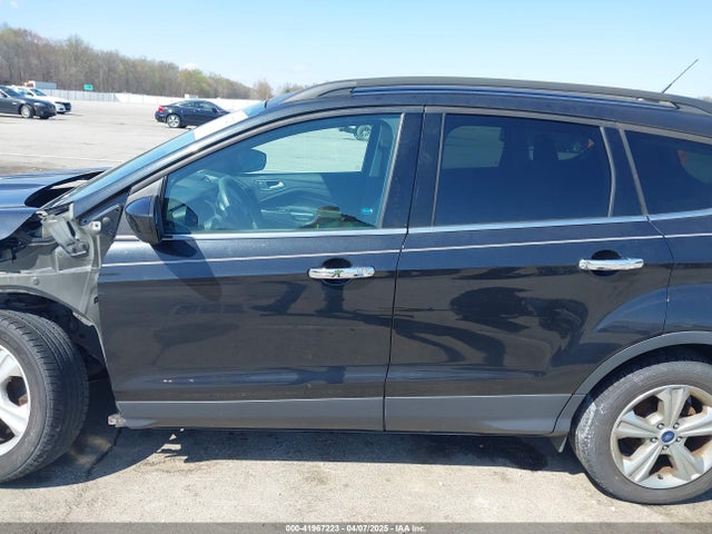 1FMCU9G9XFUC14744 Ford ESCAPE SE