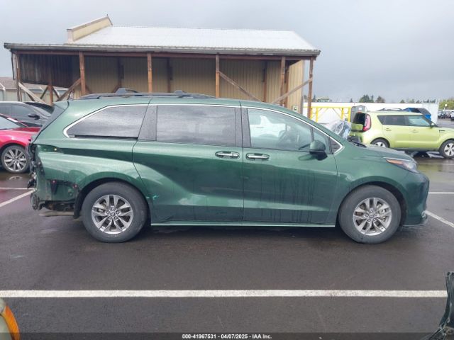 5TDYSKFC5NS070429 Toyota SIENNA XLE