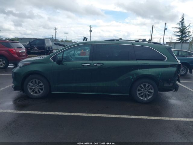 5TDYSKFC5NS070429 Toyota SIENNA XLE