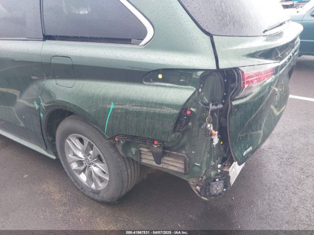 5TDYSKFC5NS070429 Toyota SIENNA XLE