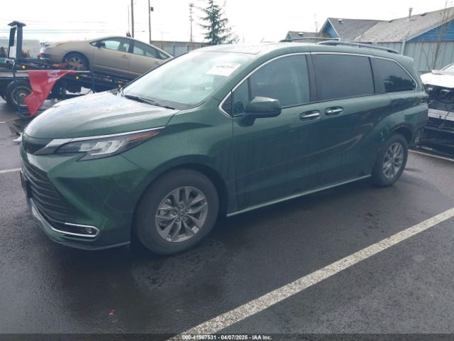 5TDYSKFC5NS070429 Toyota SIENNA XLE