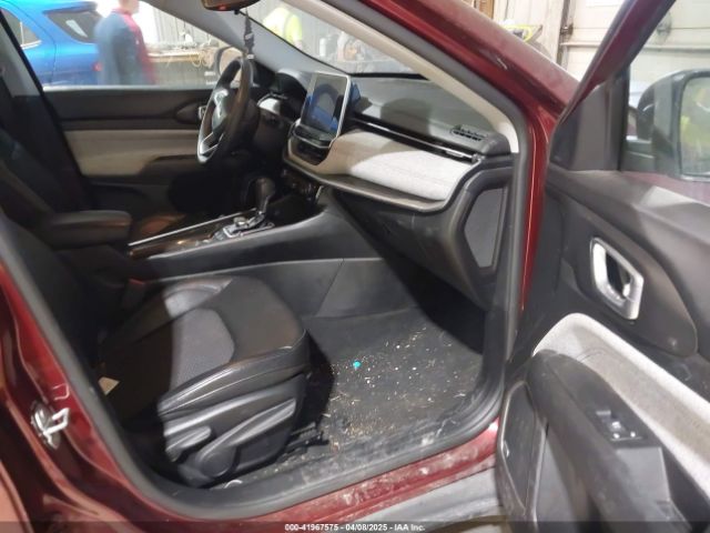 3C4NJDBBXNT110637 Jeep Compass Latitude