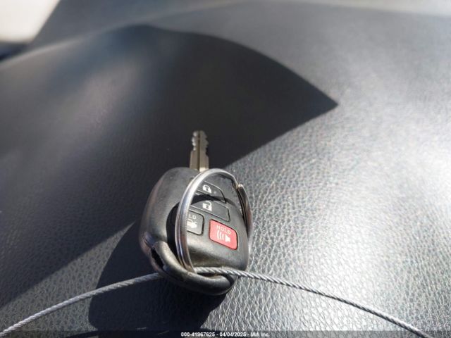 5YFBURHE2GP385935 Toyota COROLLA LE
