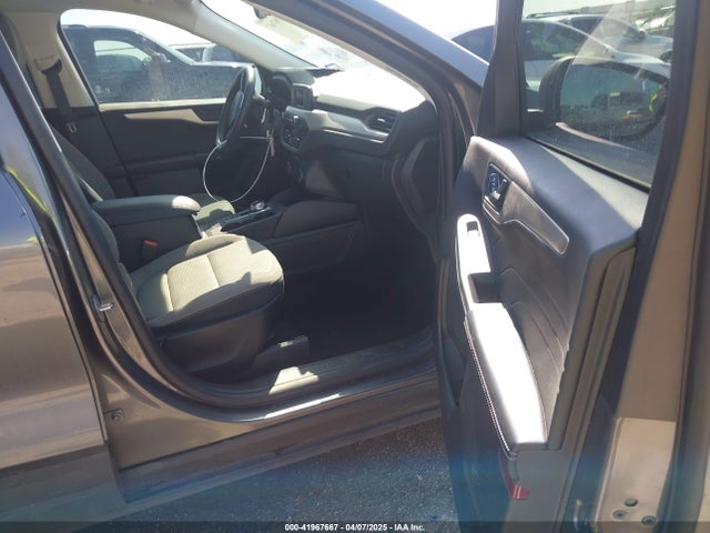 1FMCU0F66NUA05518 Ford ESCAPE S
