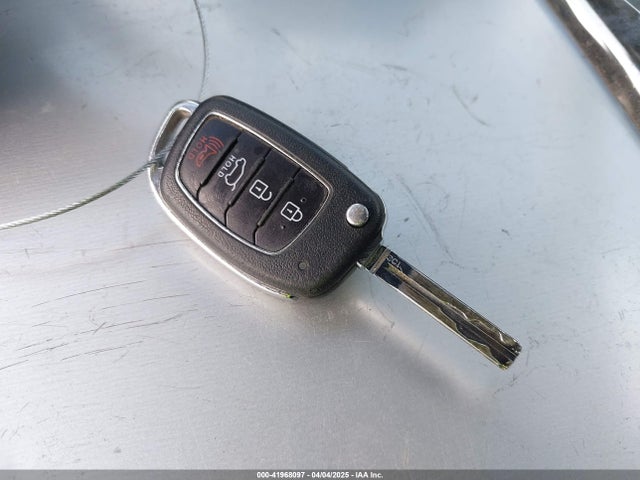 KM8J23A4XKU881881 Hyundai TUCSON SE