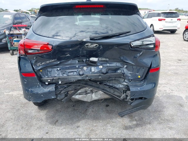 KM8J23A4XKU881881 Hyundai TUCSON SE