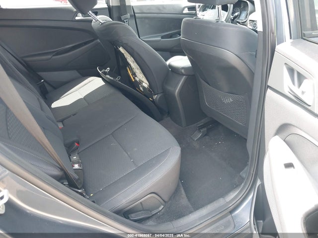 KM8J23A4XKU881881 Hyundai TUCSON SE