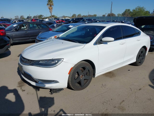 Chrysler 200 Limited 2015 1C3CCCAB1FN740873 Image 2