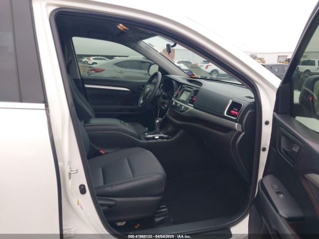 5TDZKRFH0FS066671 Toyota Highlander Le Plus V6