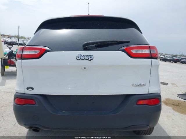 1C4PJLCB6FW706695 Jeep Cherokee Latitude