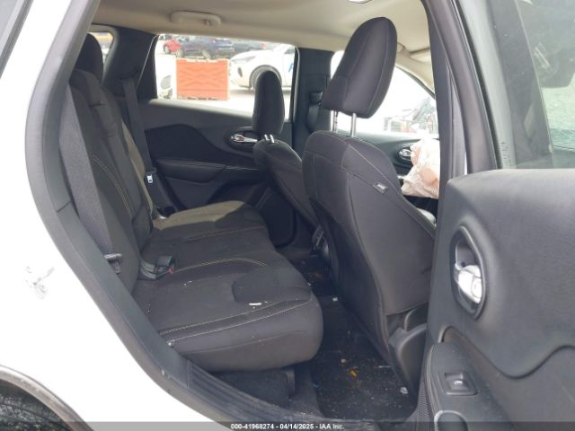 1C4PJLCB6FW706695 Jeep Cherokee Latitude