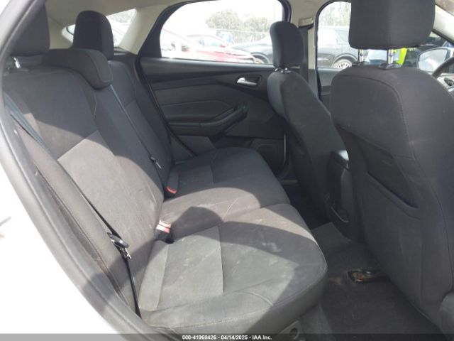 1FADP3K22FL315960 Ford FOCUS SE