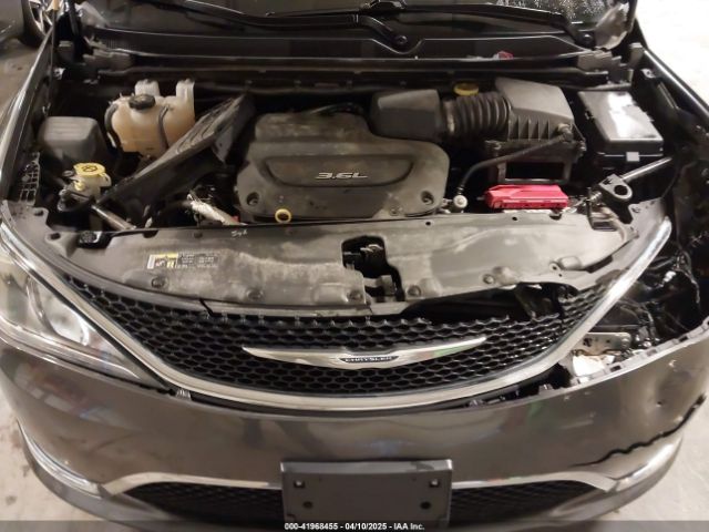 2C4RC1BG5HR803306 Chrysler Pacifica Touring-l