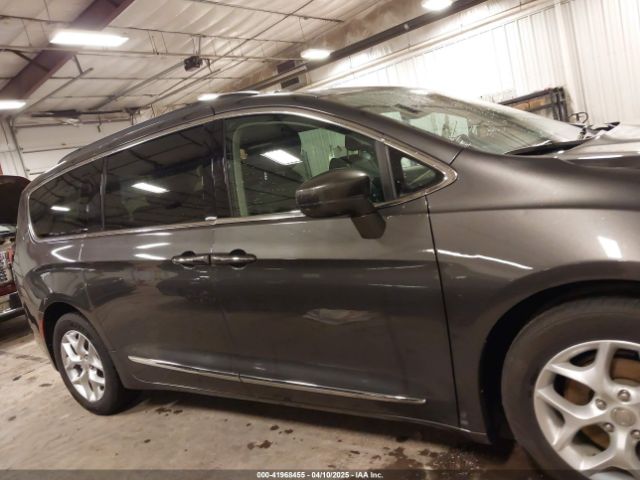 2C4RC1BG5HR803306 Chrysler Pacifica Touring-l