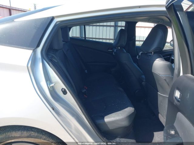 JTDKARFU1G3006077 Toyota Prius Three Touring