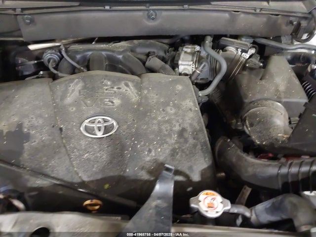 5TDKZRFH3KS559252 Toyota Highlander Xle