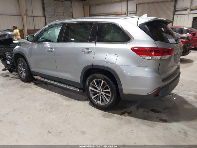 5TDKZRFH3KS559252 Toyota Highlander Xle