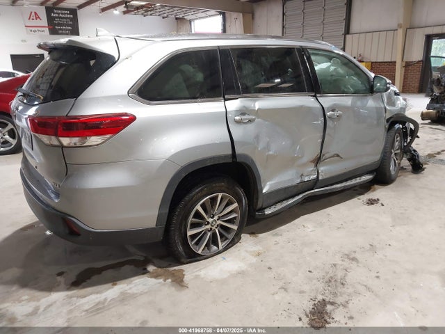 5TDKZRFH3KS559252 Toyota Highlander Xle