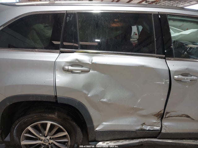 5TDKZRFH3KS559252 Toyota Highlander Xle