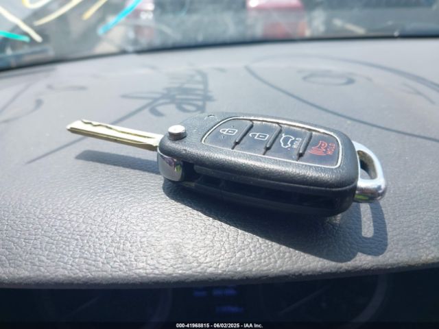KM8J23A48MU334921 Hyundai TUCSON SE