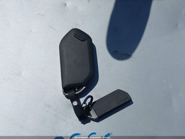 KNDNE5KA8S6037775 KIA Carnival Mpv Hybrid Sx
