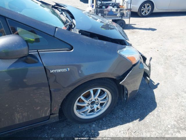 JTDZN3EU6FJ023761 Toyota Prius V Three