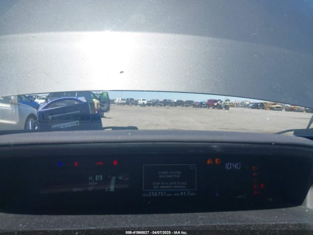 JTDZN3EU6FJ023761 Toyota Prius V Three