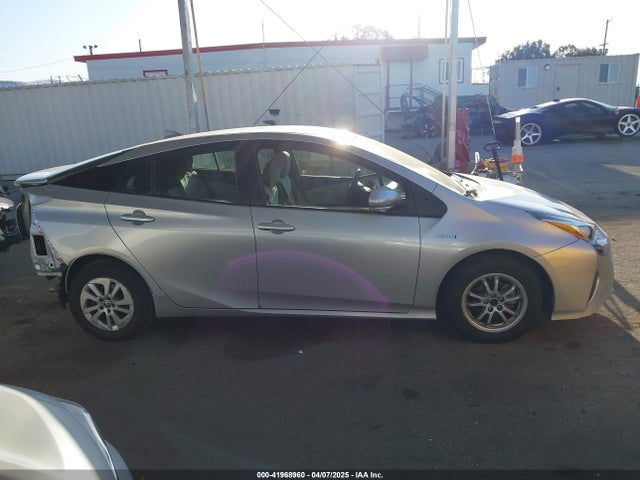 Toyota Prius Two 2016 JTDKBRFU4G3014560 Image 14