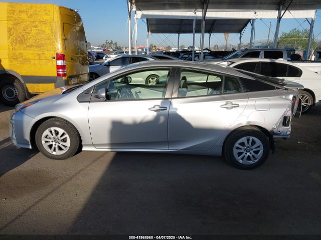 Toyota Prius Two 2016 JTDKBRFU4G3014560 Image 15