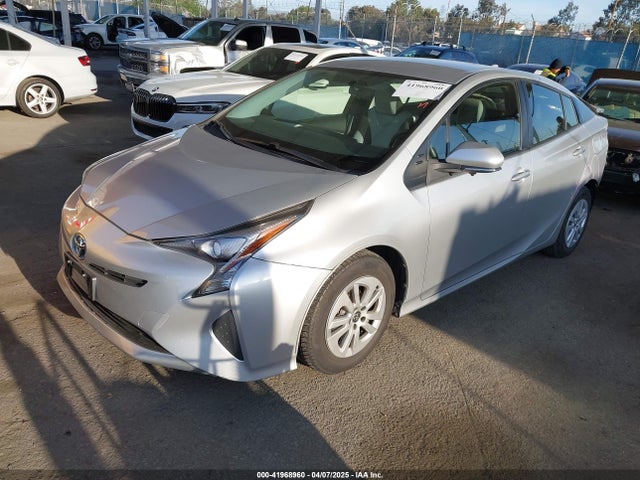 Toyota Prius Two 2016 JTDKBRFU4G3014560 Image 2