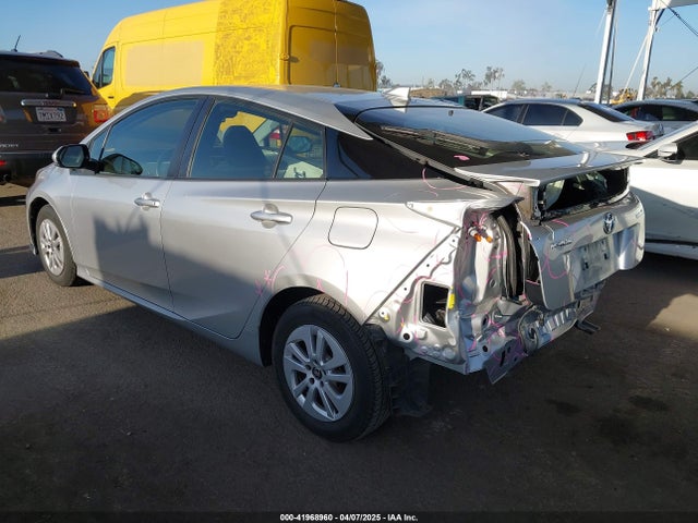 Toyota Prius Two 2016 JTDKBRFU4G3014560 Image 3