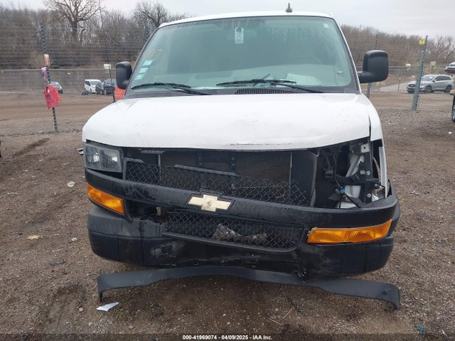 1GCWGBFG4J1326904 Chevrolet Express 2500 Work Van
