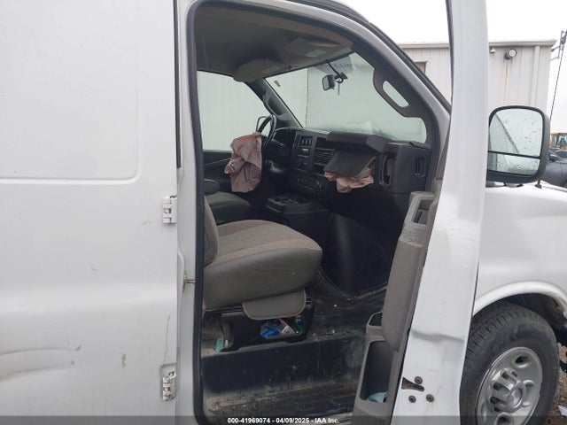1GCWGBFG4J1326904 Chevrolet Express 2500 Work Van