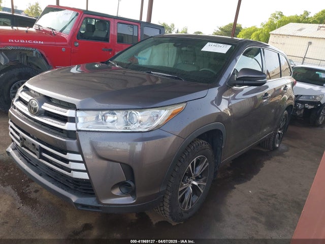 5TDBZRFH7JS915135 Toyota Highlander Le