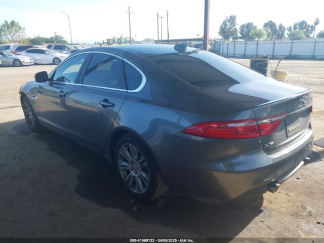 2016 JAGUAR XF SAJBD4BV2GCY20555 Photo 2
