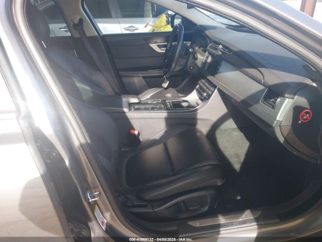 2016 JAGUAR XF SAJBD4BV2GCY20555 Photo 4
