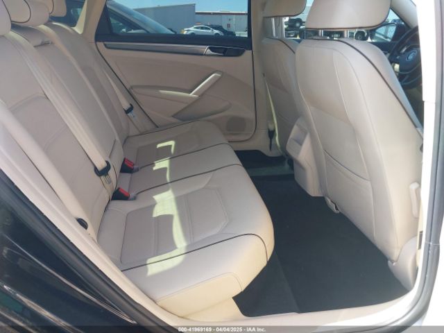 1VWAA7A32JC014840 Volkswagen Passat 2.0t R-line/2.0t S