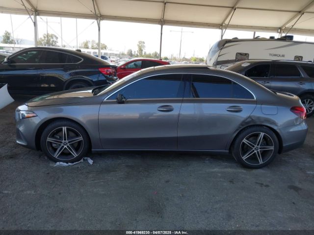 W1K3G4EBXNJ363309 Mercedes-Benz A 220