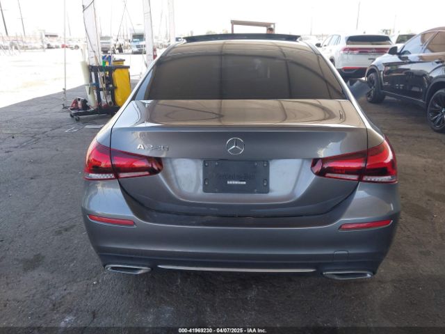 W1K3G4EBXNJ363309 Mercedes-Benz A 220